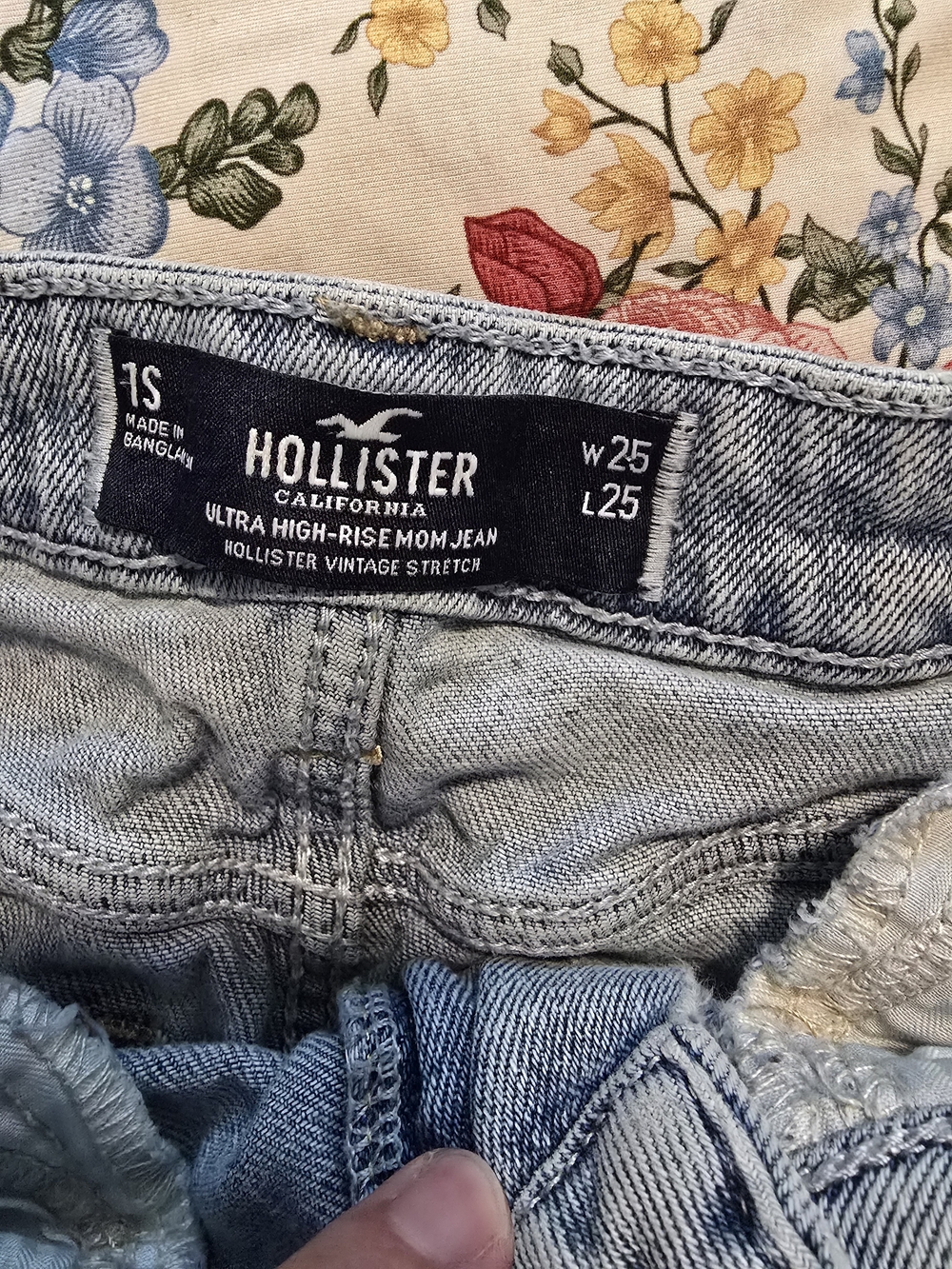 Hollister Light Blue Ultra High-Rise Mom Jeans
